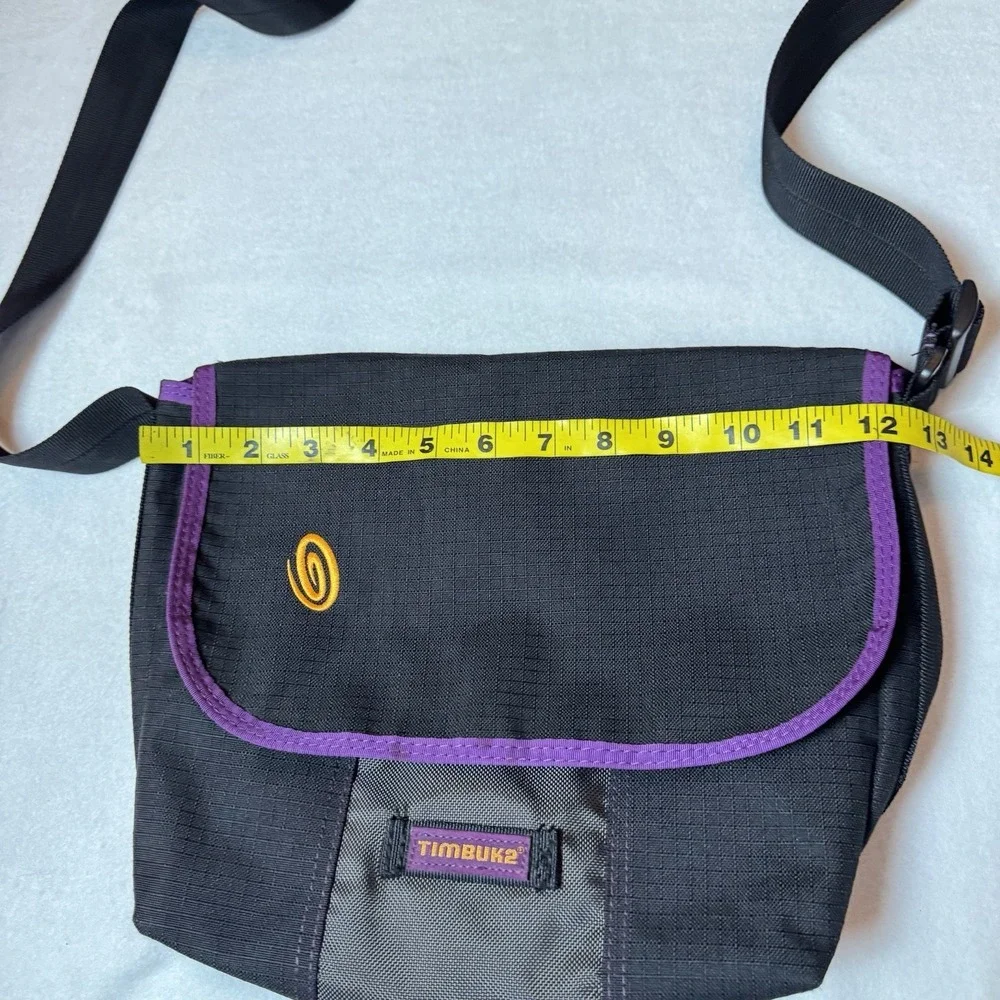 Timbuk2 Classic Crossbody Messenger Bag Nlack Purple Trim Adjustable Strap Bike